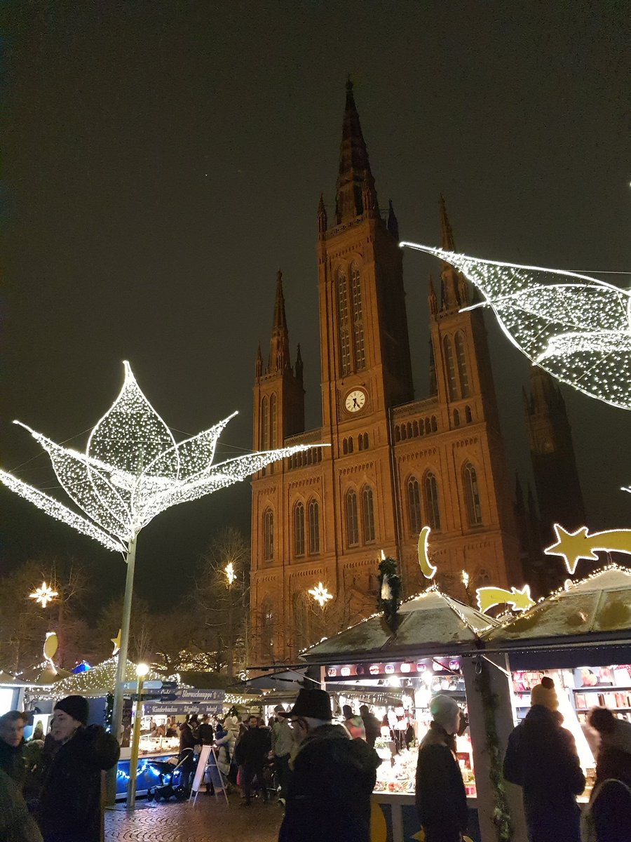 Scrolled through pandemically restricted pics to find #Top4Theme #Top4Square
Thanks to the hosts @Touchse @CharlesMcCool @Giselleinmotion @perthtravelers 
US election
Empty St Peters Square Easter2020
Roof terrace at my son's first apartment (I'm invited)
Xmas market Wiesbaden