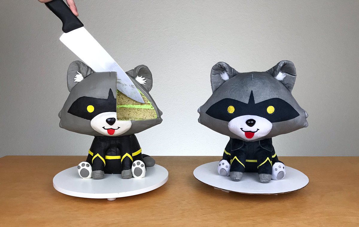 NatalieSideserf's tweet photo. Brand new video is up showing you how I made this @H2ODelirious Batcoon Plush CAKE! Give it a watch at https://t.co/zCX1Dsx84M https://t.co/GLhNUaN7cl