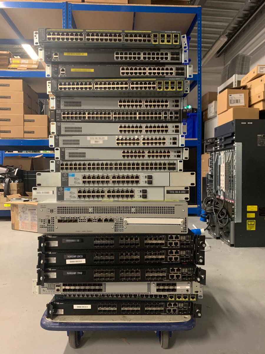 Petite razzia de matos 1G pour <a href="/Resel_fr/">ResEl</a> (et un peu <a href="/milkywan_net/">MilkyWan 🚀</a>) avec <a href="/nemavdotio/">Nicolas</a> ! Merci <a href="/appliwave/">Appliwave</a> de faire tourner les petits réseaux de campus étudiants avec du matos sympa :)