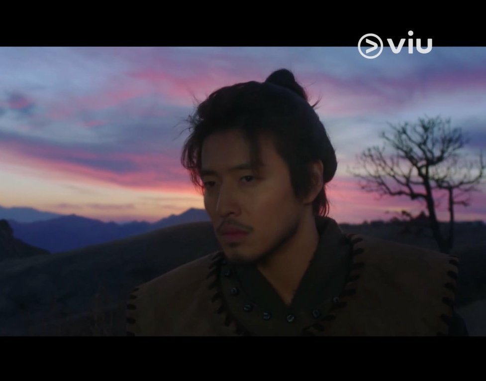 RTuaton's tweet photo. ท่านพ่อเท่ห์มาก❤ #RiverWheretheMoonRisesEp1
#RiverWheretheMoonRises https://t.co/HmbQSChbx9