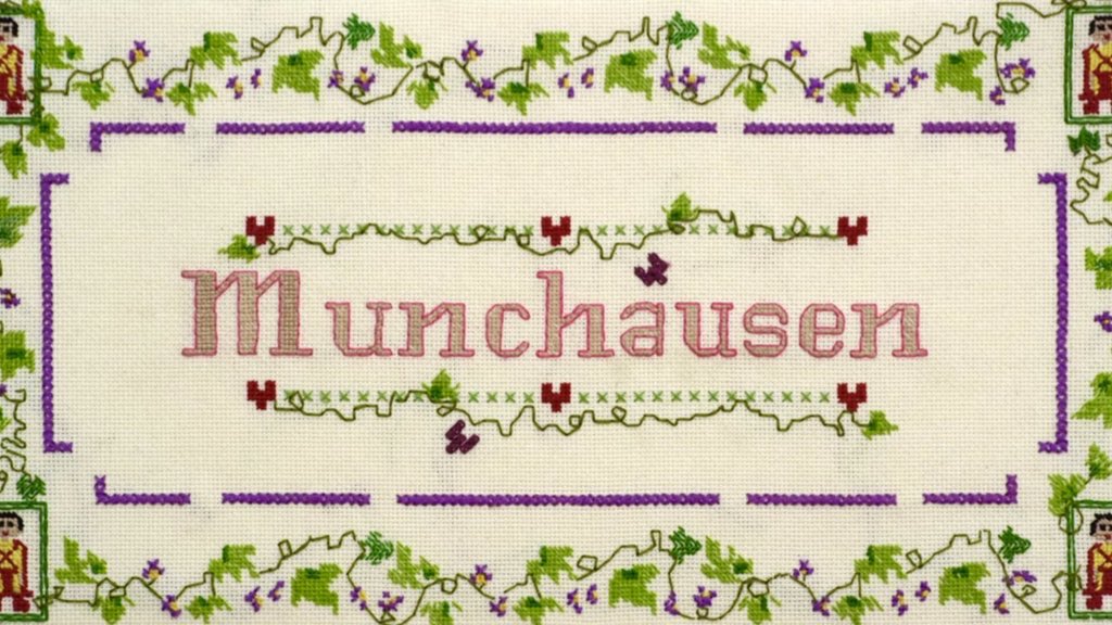 lolitascak3's tweet photo. Munchausen หนังสั้นสิบห้านาที ผลงานของผกกผู้สร้าง Midsommar และ Hereditary ทั้งเรื่องไม่มีเสียงพูด มีแต่เสียงดนตรีและบรรยากาศสดใส แต่ในความสดใสมีความสยองขวัญสุดขั้ว แม่ที่ลูกชายกำลังจะไปเรียนต่อมหาลัย แต่แม่ไม่อยากให้ลูกเติบโตและจากไป คำถามคือจะทำยังไงให้ลูกอยู่ในอ้อมอกแม่ต่อ 🌿 https://t.co/nQGBB6huNG