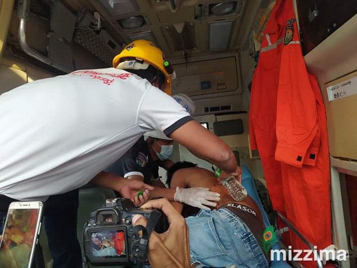 Currently involving in Myanmar Revolution (@dandaniemyanmar) on Twitter photo <a href="/UN_HRC/">UN Human Rights Council</a> <a href="/UNHumanRights/">UN Human Rights</a> <a href="/UN_SPExperts/">UN Special Procedures</a> <a href="/OHCHRAsia/">UN Human Rights Asia</a> TW//Blood and wounds 
Yesterday in Myitkyina Soldiers started shoot with guns & tear gas and today in Mandalay, Soldiers & Police also started shoot with airguns,rubber bullets & catapult to unarmed citizens who protest peacefully against military coup. 
#Feb15Coup <a href="/UN_HRC/">UN Human Rights Council</a> <a href="/UNHumanRights/">UN Human Rights</a> <a href="/UN_SPExperts/">UN Special Procedures</a> <a href="/OHCHRAsia/">UN Human Rights Asia</a> TW//Blood and wounds 
Yesterday in Myitkyina Soldiers started shoot with guns & tear gas and today in Mandalay, Soldiers & Police also started shoot with airguns,rubber bullets & catapult to unarmed citizens who protest peacefully against military coup. 
#Feb15Coup