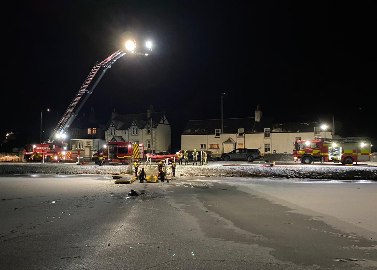 Following reports of unsafe activity on frozen water in Inverness, SFRS crews have been undertaking risk based training to ensure they are prepared to respond to incidents involving frozen water. Stay safe, stay off the ice.

Follow the advice @ 

firescotland.gov.uk/news-campaigns…