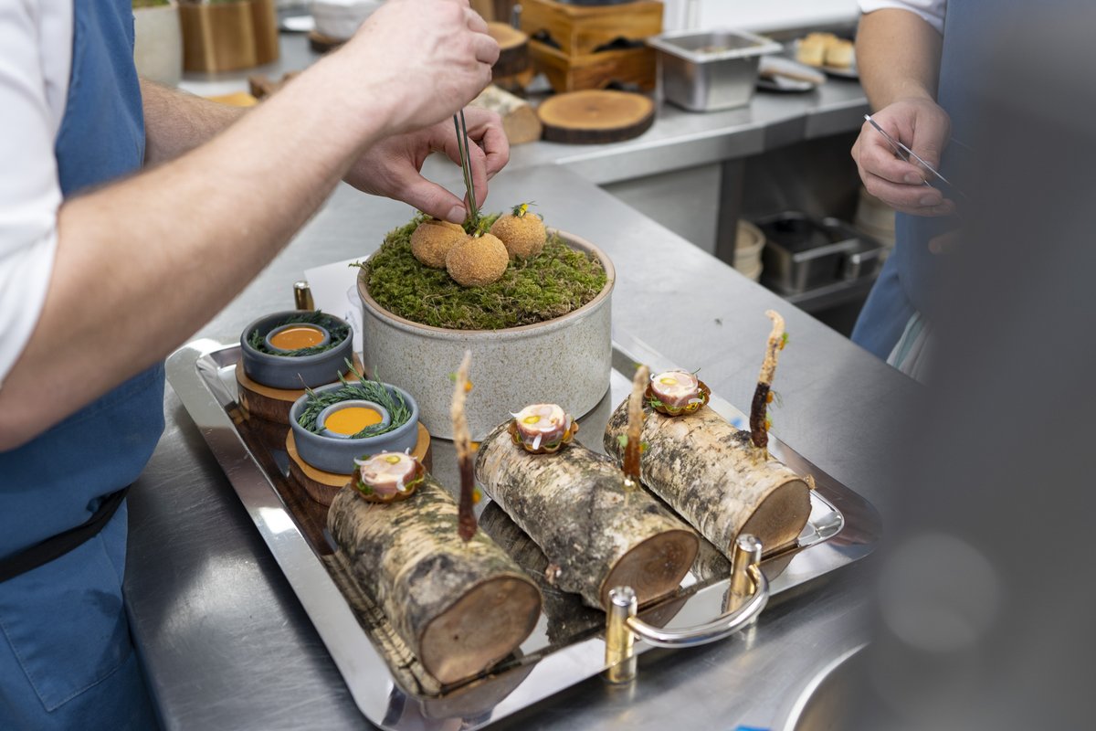 InterludeSussex's tweet photo. Tasty memories from the kitchen 🍴 

Preparing one of our favourite dishes; Rabbit Eats Carrot 🥕 🐇

@MichelinGuideUK #restaurantinterlude #michelinstar #michelinguidegbi https://t.co/wOcNQvbv8m