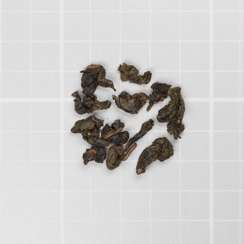 Fragrant Wulong produced by Pao Shu Tzi Ran Cha Yuan and sold by  <a href="/vyychang/">Vincent Yuanyi Chang</a>. Notes of toffee, cotton candy, and a hint of hyacinth. Sweet, balanced and velvety. Long honey / malt finish. See the score!: teaepicure.com/fragrant-wulon… #teaepicure #teaculture #wulong