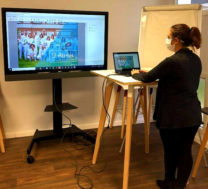 La semaine de la santé débute ce matin à l'agence de Lomme. #TousMobilises pour accompagner ADENIOR dans ses recrutements par le biais de l alternance. Une quinzaine de jeunes sensibilisés aux métiers du service à la personne.
<a href="/CornetteElisab1/">Cornette Elisabeth</a>