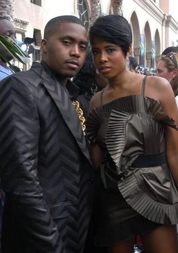 Kelis and Nas They married in 2005 under a Venus Quincunx Saturn transit. They did stay together for a long time but ended up divorcing within 5 years.
