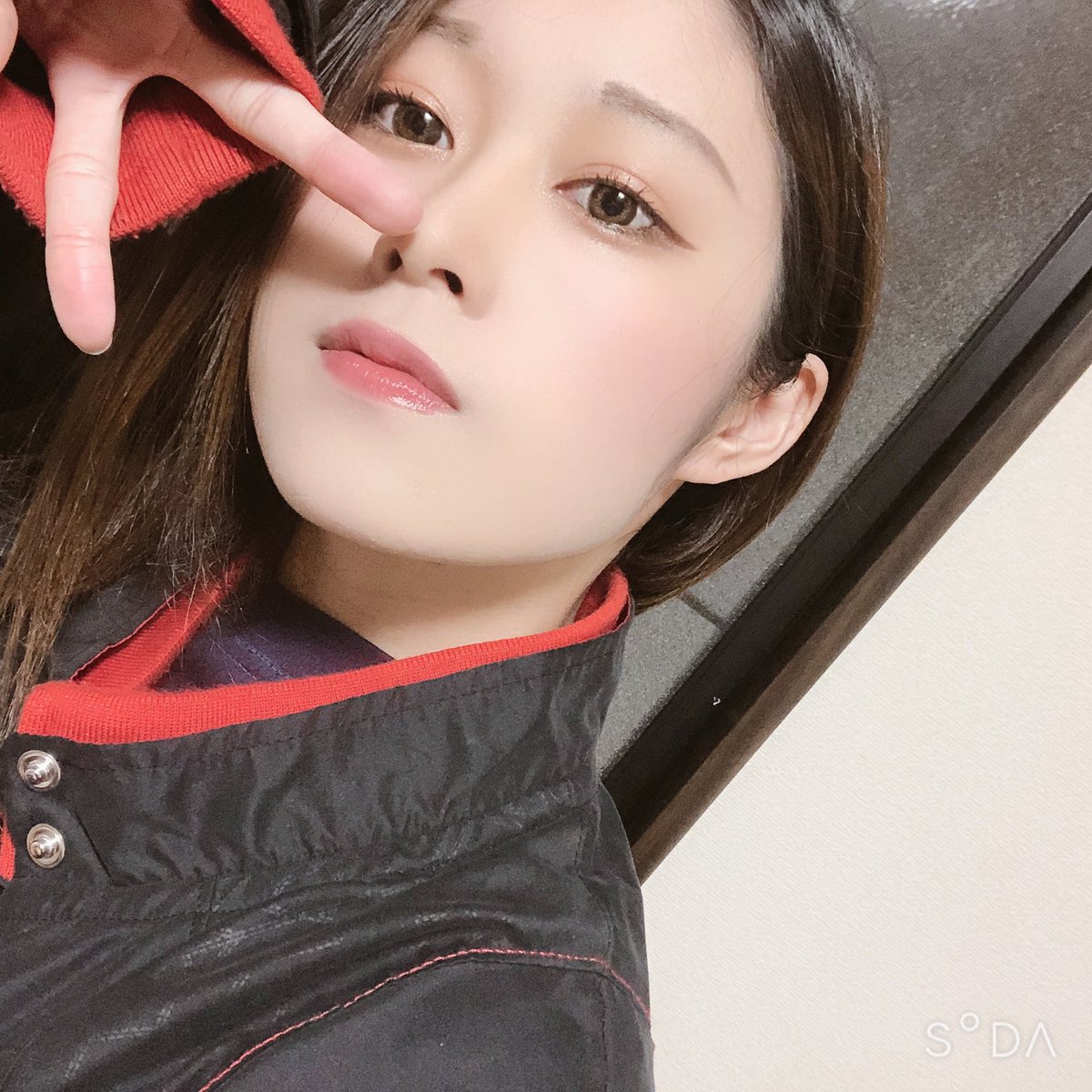 自撮りいっぱいしてるけど 私は もっと 量産型可愛い女の子みたいな 肩 毎週水木は元気ですのイラスト 自撮りいっぱいしてるけど 私は もっと 量産型可愛い女の子みたいな 肩 毎週水木は元気ですのイラスト
