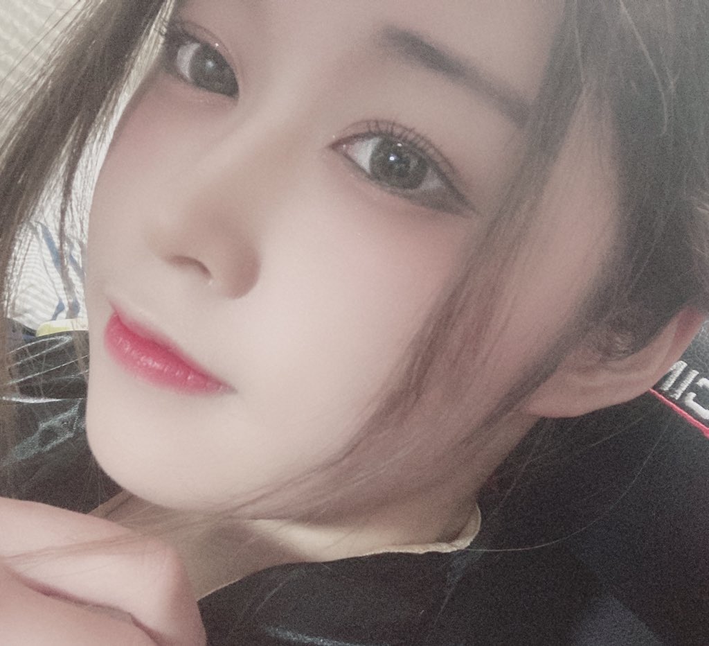 肩 毎週水木は元気です 自撮りいっぱいしてるけど 私は もっと 量産型可愛い女の子みたいな顔面に生まれたかったの 1回死んでいい 肩 毎週水木は元気です 自撮りいっぱいしてるけど 私は もっと 量産型可愛い女の子みたいな顔面に生まれたかったの 1回死んでいい