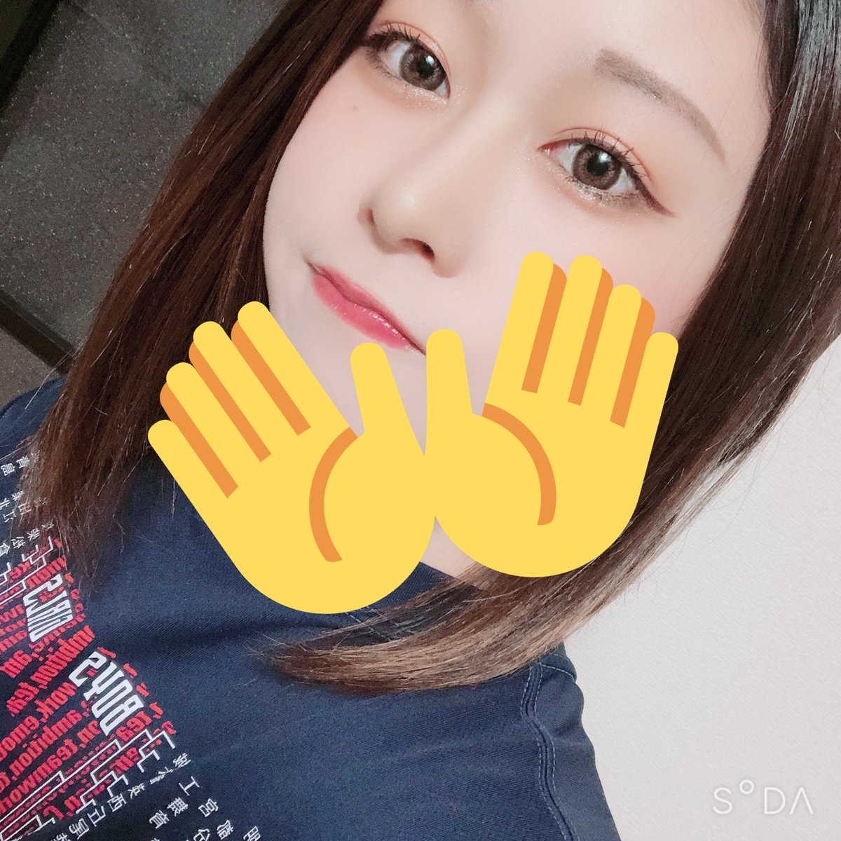 自撮りいっぱいしてるけど 私は もっと 量産型可愛い女の子みたいな 肩 毎週水木は元気ですのイラスト 自撮りいっぱいしてるけど 私は もっと 量産型可愛い女の子みたいな 肩 毎週水木は元気ですのイラスト