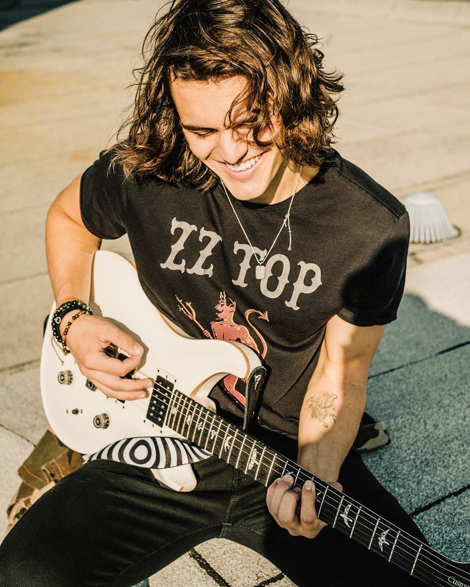 JATP_Mx's tweet photo. Está semana comenzamos con este gran especial de un guapísimo chico nadamás y nada menos que Charlie Gillespie.
#jatp #jatpmexico #julieandthephantoms #charliegillespie #luke 
Ely🎀 https://t.co/tB5Xnc2Mot