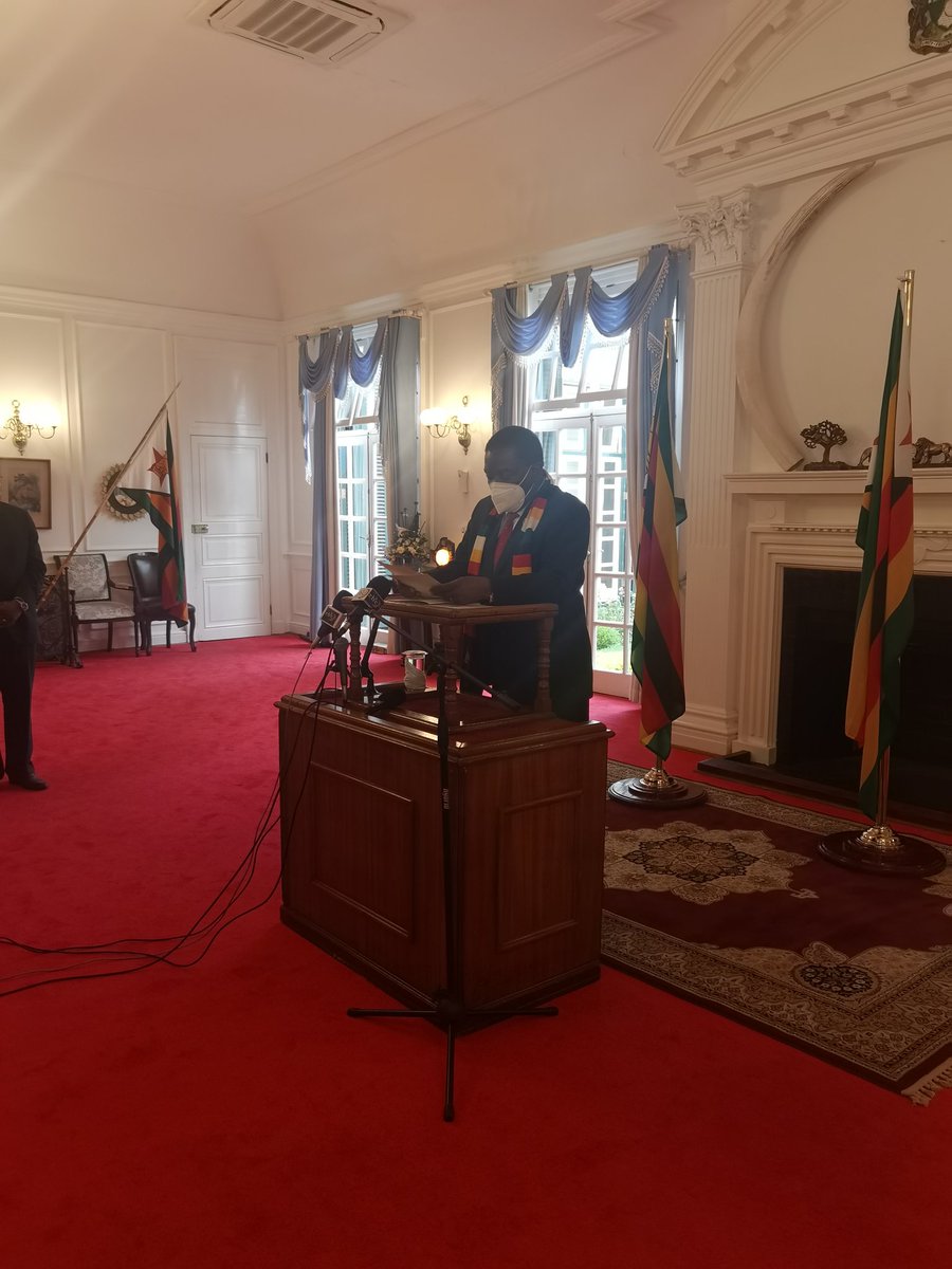 #BreakingNews 
Pres @edmnangagwa extends national lockdown by further two weeks.
Business operating hours extended from 3 to 5 pm.
Curfew now from 8 pm to 0530 am.
Intercity travel remains banned.
#lockdown 
#COVID19zim