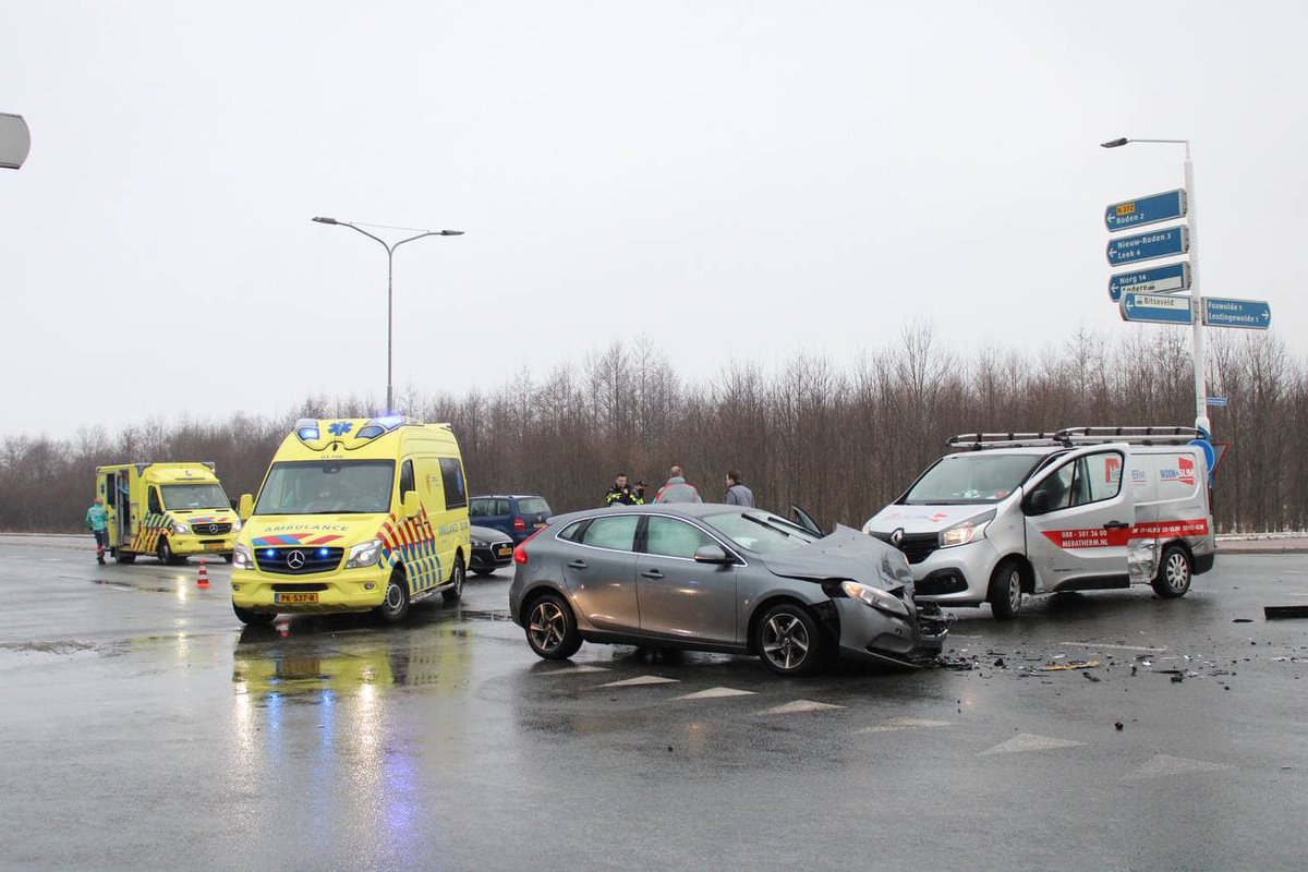 Gewonde bij ongeval op kruising in Roden - #Drenthe -..