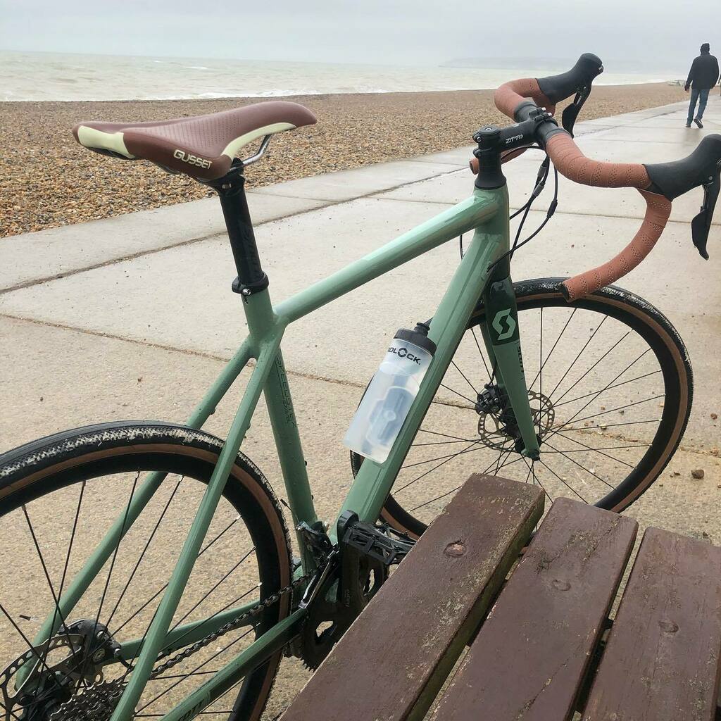 YeahBuddyBike's tweet photo. First outdoor spin of 2021 on the Scott Speedster. 🚵🏼
Had a few days off after some low numbers on @gozwift
New tyres, new stem, new saddle and new bar tape 👌🏼👍🏻🚴🏼 - I got a flat halfway 😂😬

#gravelbike #cycling #gravel #cyclinglife #scottspeedstergravel #gravelride #bike #r… https://t.co/YEXVrp2GQK