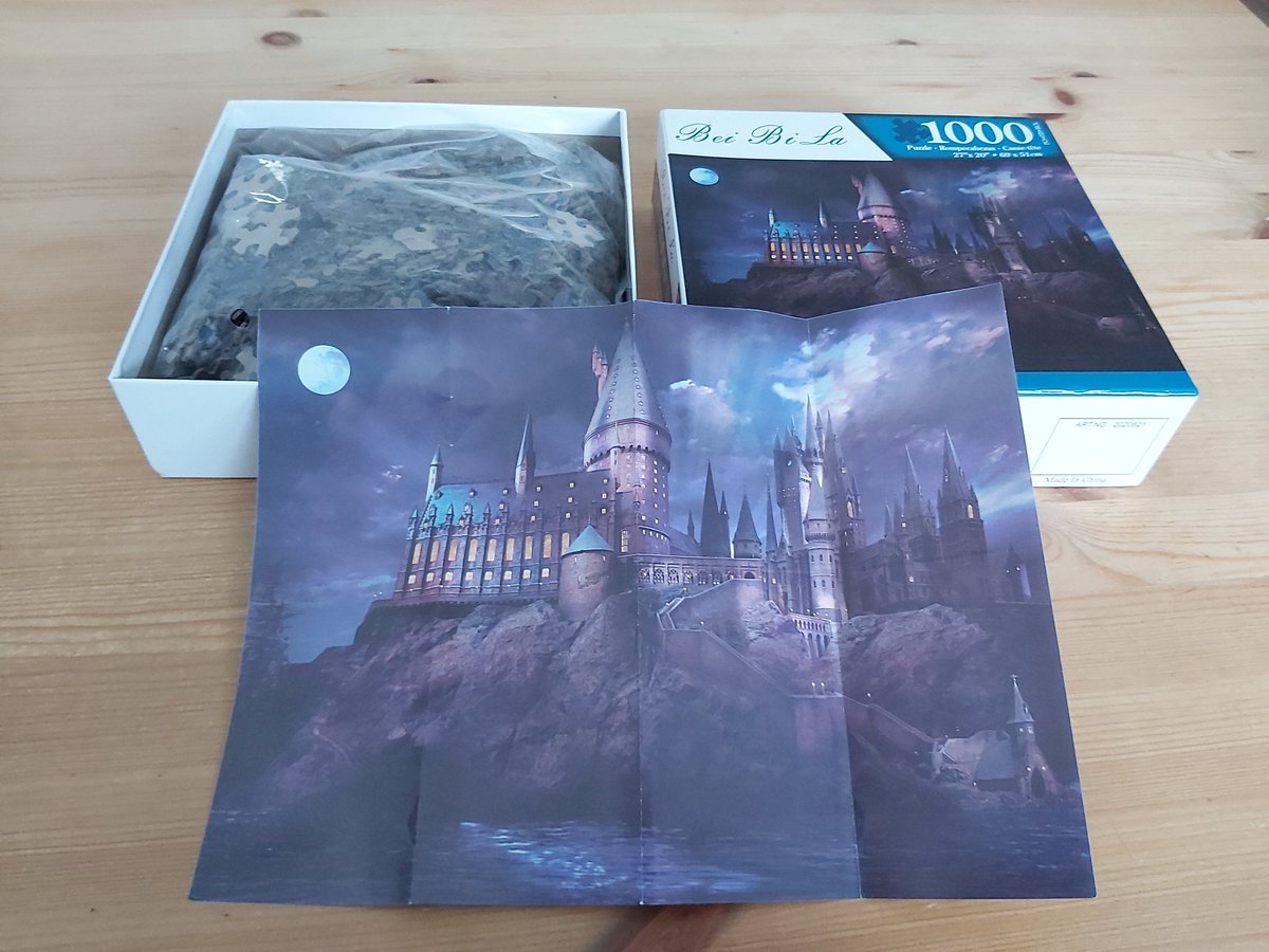 vanrosseyon's tweet photo. Hij is eindelijk binnen! #HarryPotter #hogwarts #voordedonkereuurtjes #zweinstein https://t.co/x0fIryqQnl