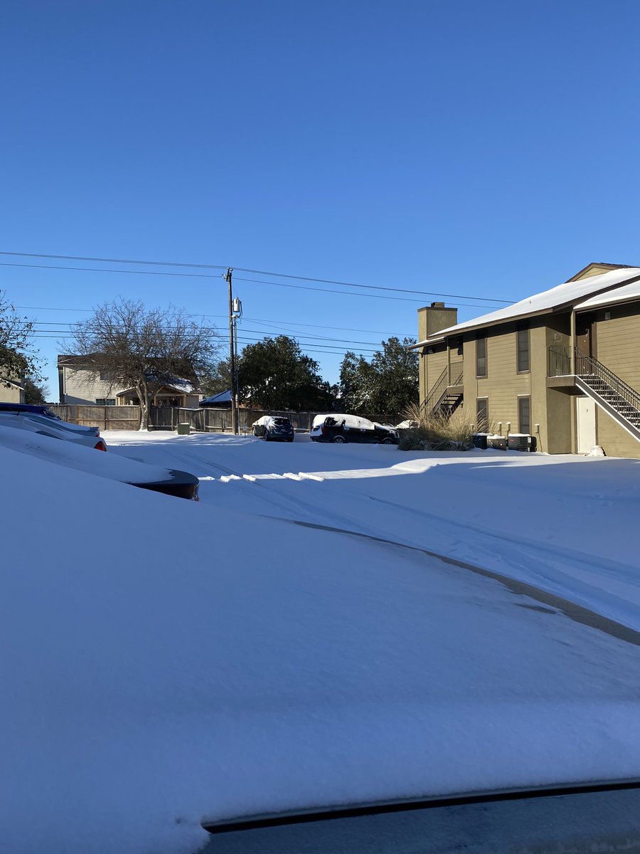 edgeford13's tweet photo. @SATXPolice Here in Castle Hills freezing with still no electricity @SATXPolice  stay safe https://t.co/R8VMgVJVGF