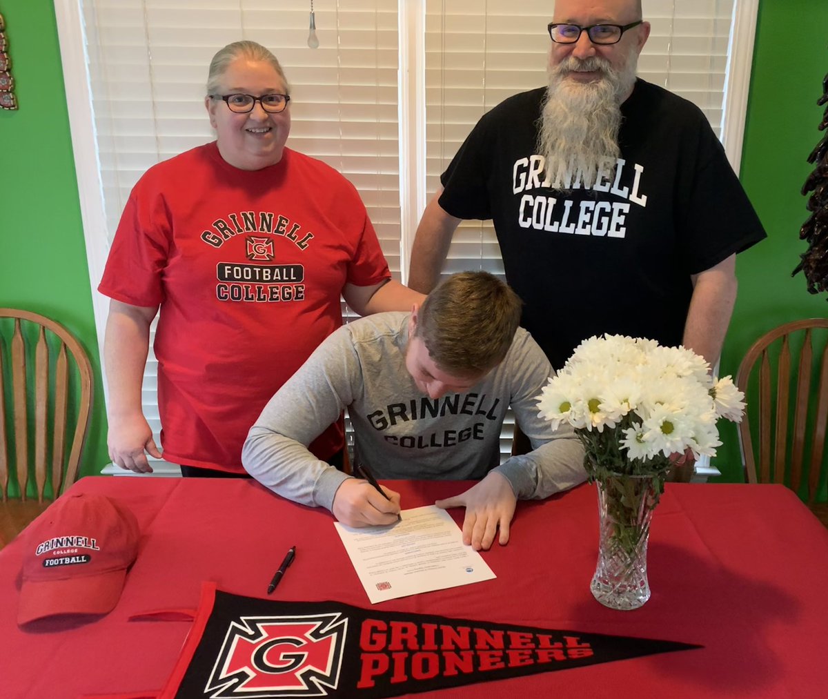 h_baird1's tweet photo. Grinnell College 2025🔴⚫️ @Grinnell_FB @GrinnellCollege @CoachV_GC https://t.co/LkcSnZk4Si