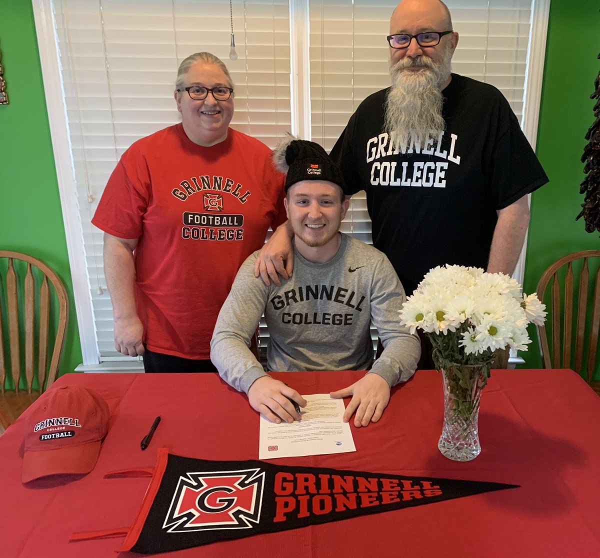 h_baird1's tweet photo. Grinnell College 2025🔴⚫️ @Grinnell_FB @GrinnellCollege @CoachV_GC https://t.co/LkcSnZk4Si