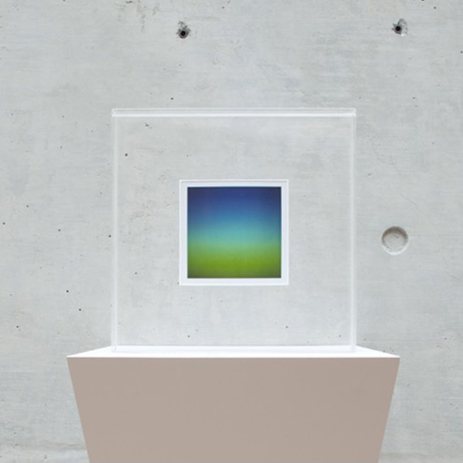 AntoineAuriol's tweet photo. @mattdesl Hiroshi Sugimoto used a prism, sunrise and old Polaroid film to capture color gradients https://t.co/G897MIKi5X https://t.co/NHe1YrfBdX