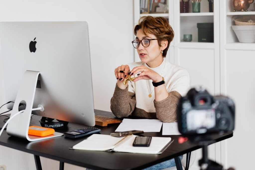 PEECeducation's tweet photo. Les technologies éducatives n’ont jamais été autant utilisées que depuis la pandémie. Pourtant, il reste encore beaucoup de chemin à faire pour intéresser les jeunes à poursuivre leurs cours à distance. 
https://t.co/cZwAF3NJRX https://t.co/PHFLKzpanD