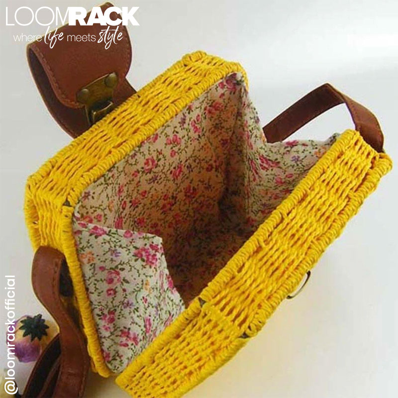 LoomRack's tweet photo. Mini Straw Messenger Bag
Party in style and travel light with this mini rattan grass messenger bag. This mini messenger bag will complement any style and keep.😍🥰😍

Shop Now😎👉https://t.co/RMZeCUq2Mb

#handmade #backpacks #tasanak #nature #loomrackofficial #loomrack https://t.co/zwEa7nI991