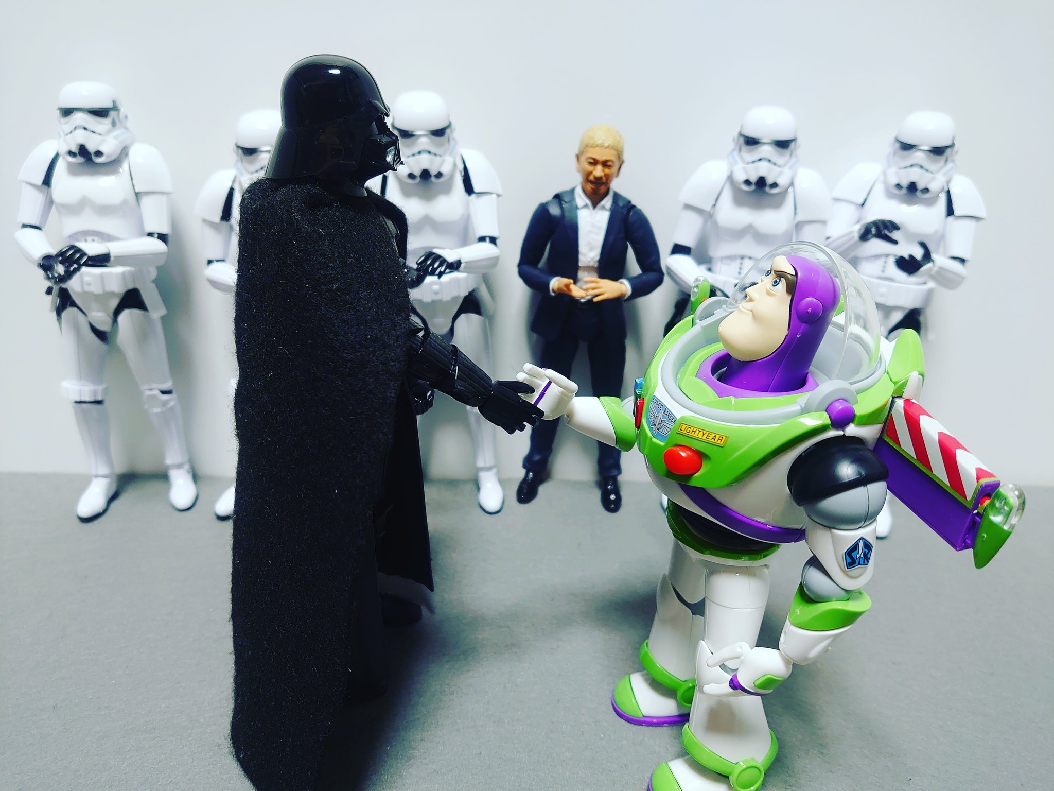 3chito3 プラモデル組立ておわり バズライトイヤーが仲間になりました オモ写 バズライトイヤー Starwars T Co Txebvrhc9r Twitter