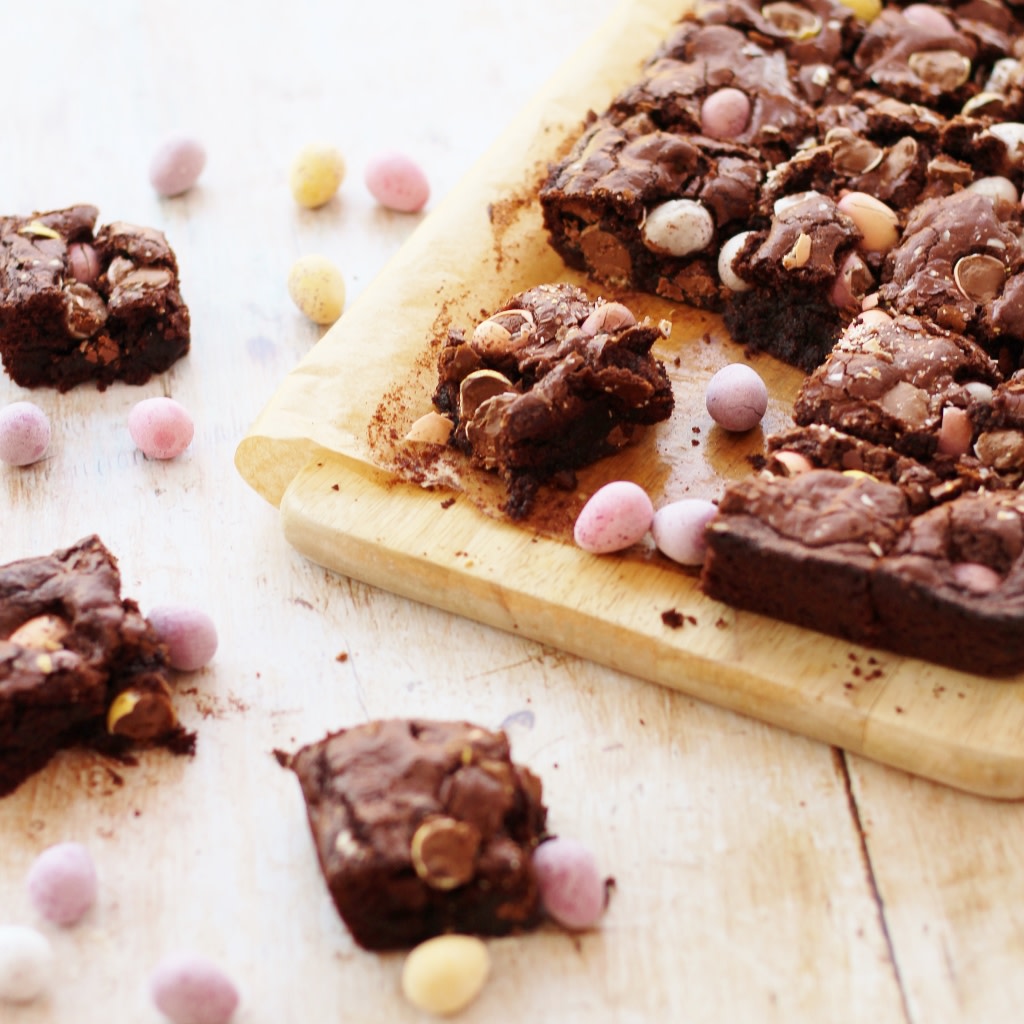 easypeasyfoodie's tweet photo. A really easy recipe for gluten free Mini Egg Brownies that are deliciously fudgy and chewy on the inside and crunchy on the outsi... https://t.co/UJkaUg212c

#minieggs #brownies #minieggbrownies #easter2018 #glutenfree #glutenfreebaking #easybaking #freefromeaster @freefromfairy https://t.co/5bkOGzjdGg