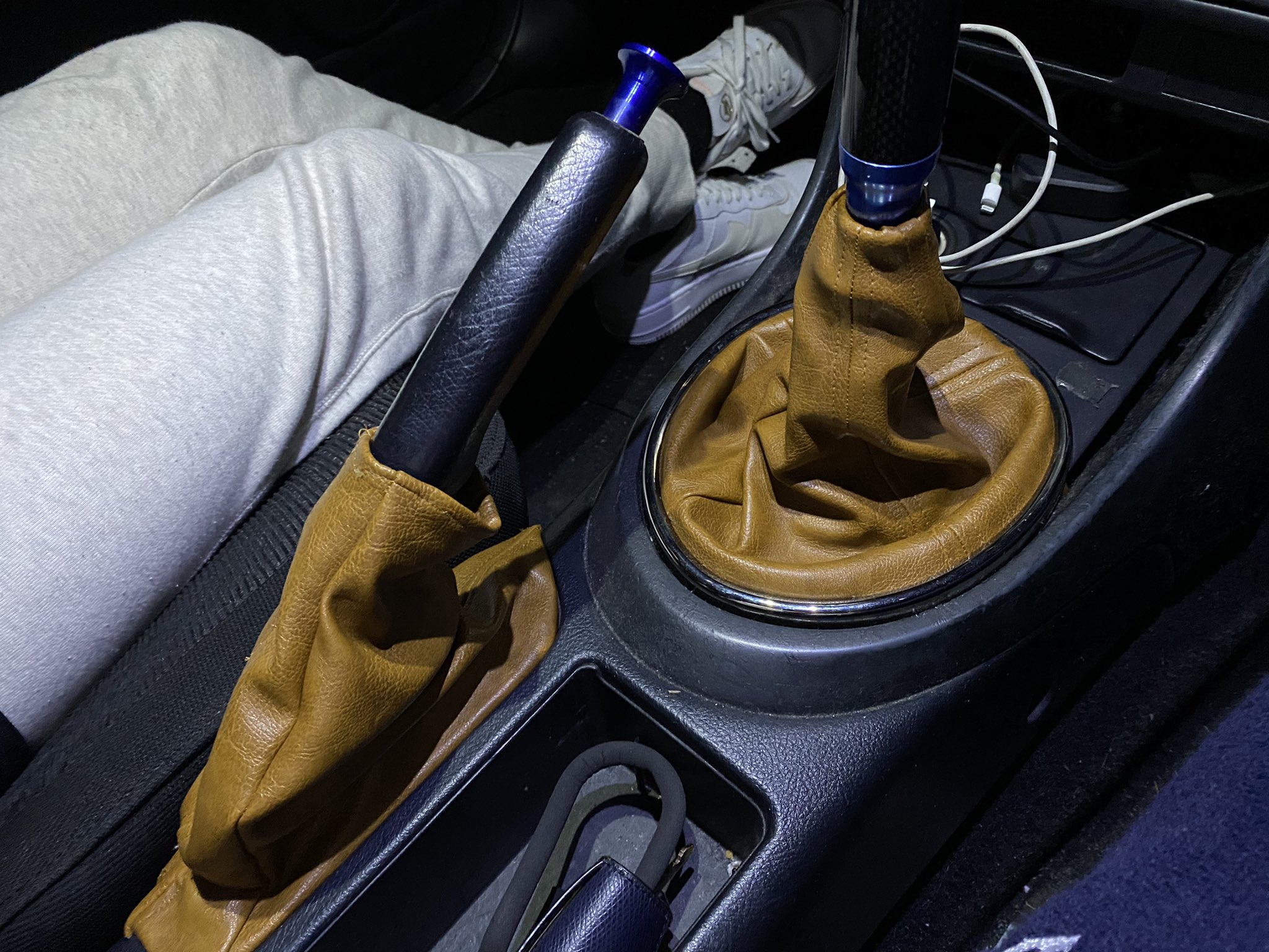 はるか シフトブーツが汚かったから自作してみた 1 2枚目が汚かった黒いやつで3枚目が自作したやつ