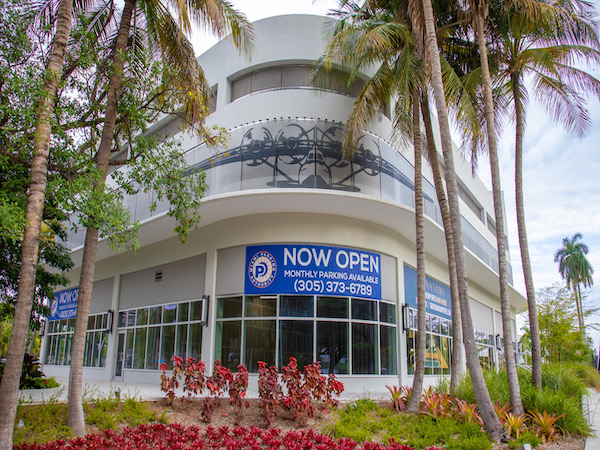 CambridgeArch's tweet image. Our mesh is canvas for #seaplane graphics on a new #Miami
garage where historic Pan American Airways flying boats were based. @MiamiDadeArts 
@CityofMiami @miamiparking @WolfbergAlvarez @panamhistory. See more pics here bit.ly/3u1n056