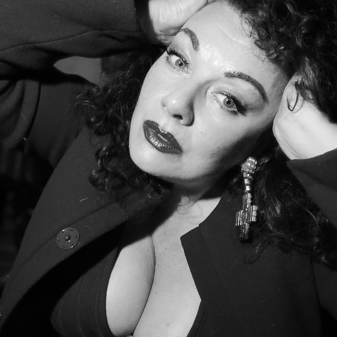 Oggi 15 febbraio Auguri a tutti i singles da jessica Rizzo.❤️❤️❤️💋💋💋 https://t.co/hIrL02mrlV<a href="/tag/model"class="tags"><span>#model</span></a><a href="/tag/beautiful"class="tags"><span>#beautiful</span></a><a href="/tag/actress"class="tags"><span>#actress</span></a><a href="/tag/flowers"class="tags"><span>#flowers</span></a><a href="/tag/star"class="tags"><span>#star</span></a><a href="/tag/artist"class="tags"><span>#artist</span></a>