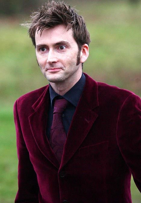 David Tennant and red velvet suits. that’s it, that’s the tweet.