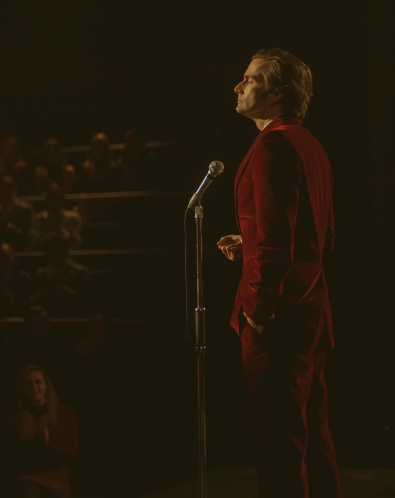 David Tennant and red velvet suits. that’s it, that’s the tweet.
