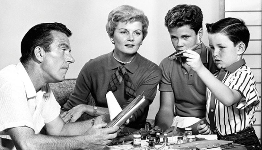 Take it or leave it. Юниверсал сити колониальная улица. Порно-комикс beaver to beaver комикс. Фото исполнителя beaver & krause. Cult to follow.