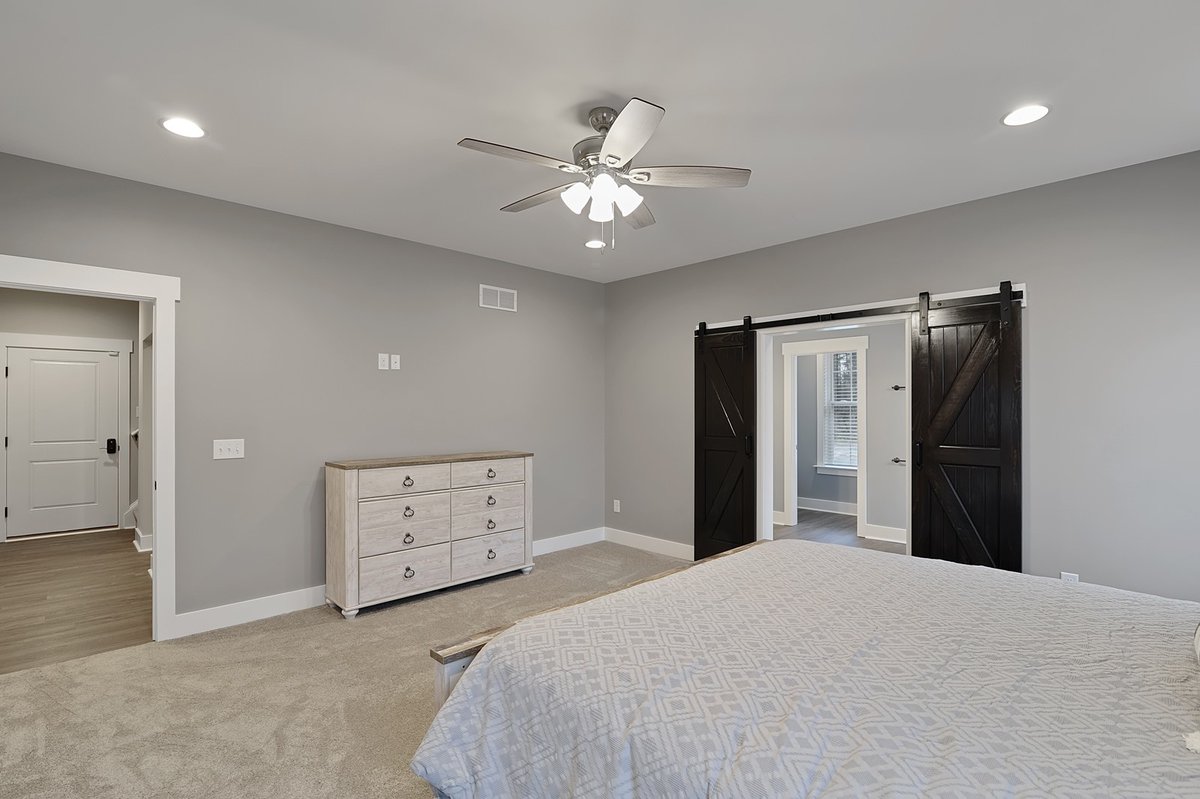 BlueHenCo's tweet photo. #ModernFarmHouse #OwnersBedroom https://t.co/ITezwVlodI