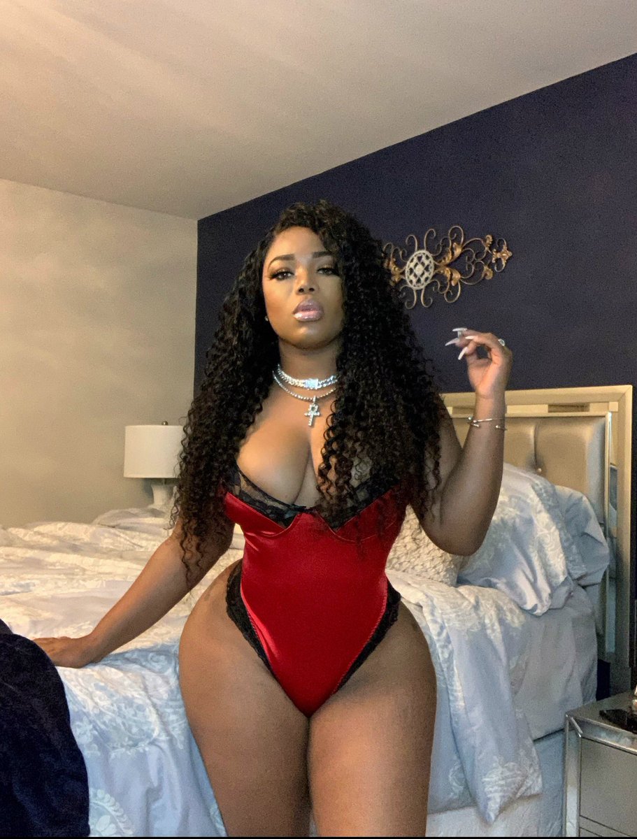 "I give 'em goosebumps every time” 
♥️♥️🤪🤪 #liagivenchy #femalerapper #valentines #model 
Happy VDay , 🥰🥰🥰