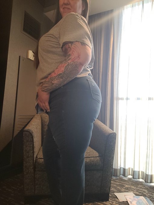 What's under them jeans https://t.co/DyrxB2Omgz