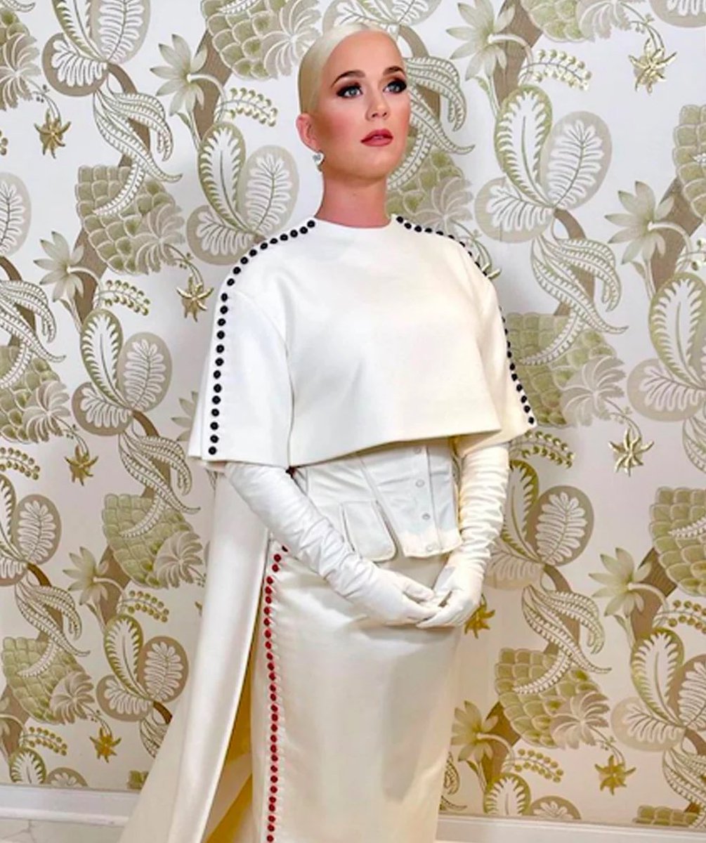 End of thread. Let me know if I missed anything and if you agree with my theory besties!!