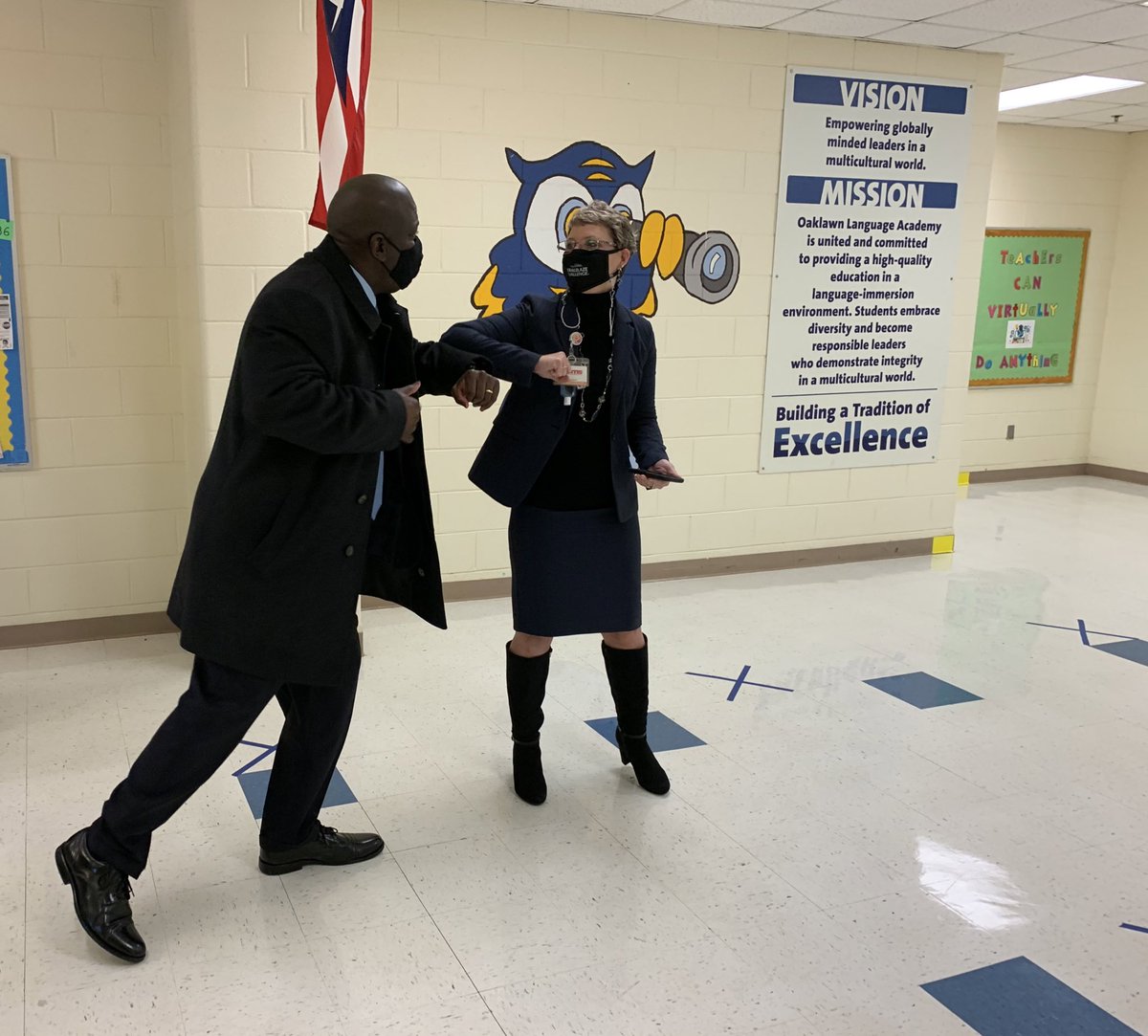 CharMeckSchools's tweet photo. We had such an awesome day welcoming back students to in-person learning! 

@CMSsupt visited with many students and staff across the district today. See our full photo album here: https://t.co/52xgXZ5dir https://t.co/EIT56o9ay0