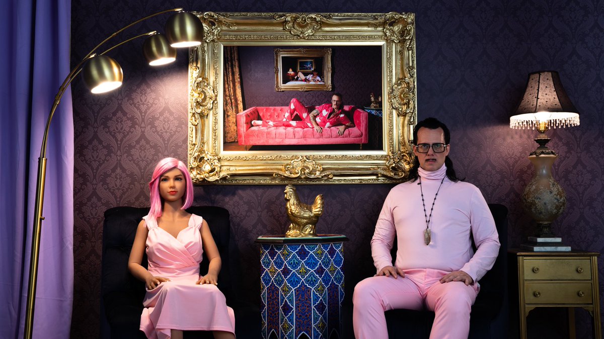 JeffHilliard's tweet photo. #pinkaesthetic #pinkhair #pinkhairdontcare #pinkdress #gold #ornateframe #cazal #cazalsunglasses #pink #crystaljewelry #crystals #crystalmagic #lovedoll #lovedolls #fashion #fashionstyle #fasionmodel #fashionphotography #selfportrait #artdesign #artdirection #artist #setdesign https://t.co/R0nq3fyrfw