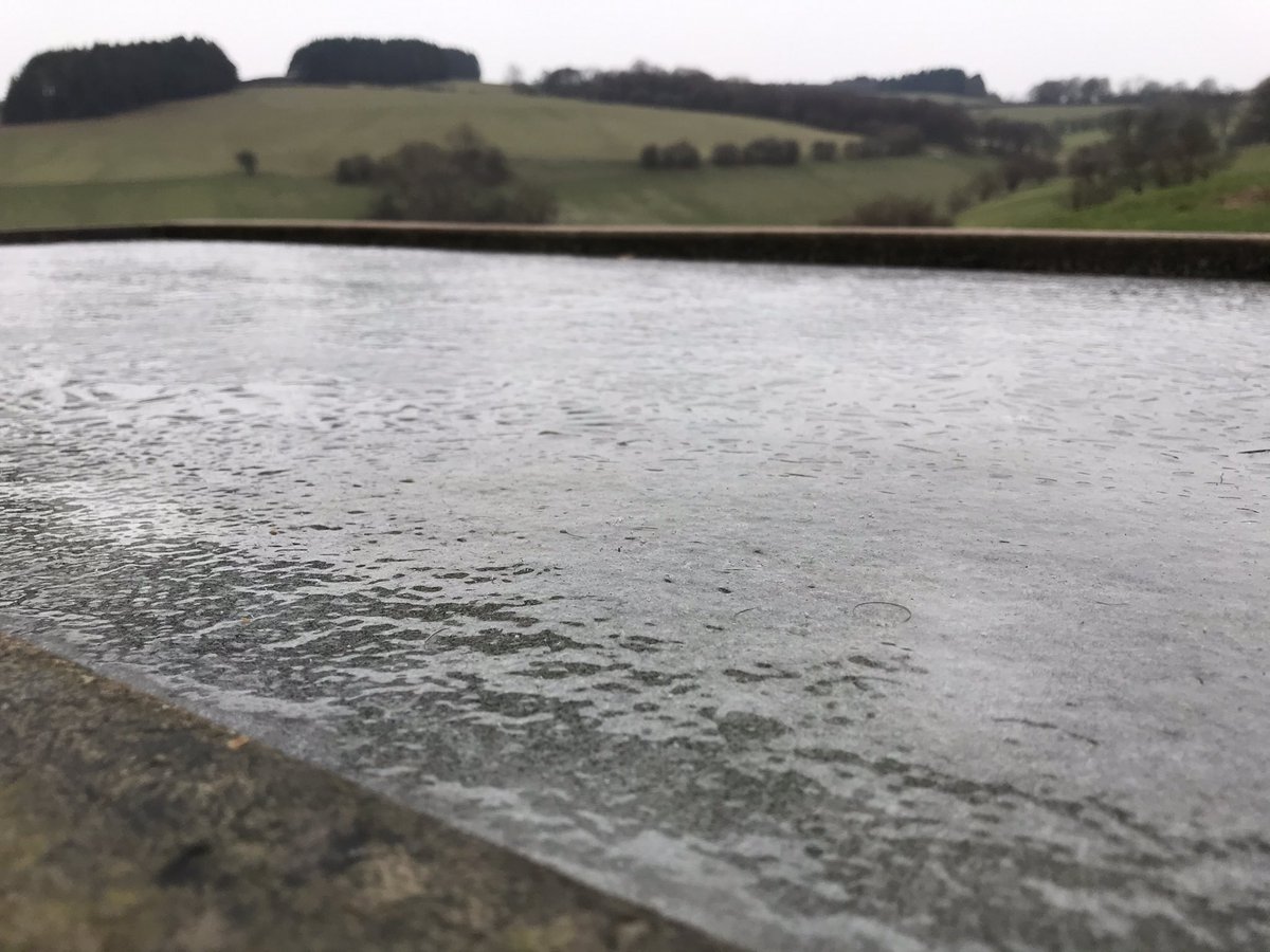 finstumpf's tweet photo. Hmmm, fancy ice skating an infinity pool?

@RamblersCymru @MonmouthshireCC #MarkMyPaths
@RamblersGB #walkinwinter

@MorningAber @LoveYFenni @MonCountryside @visit_mon @VisitAberG @visitwales @VisitHfds https://t.co/brRAprz6SR