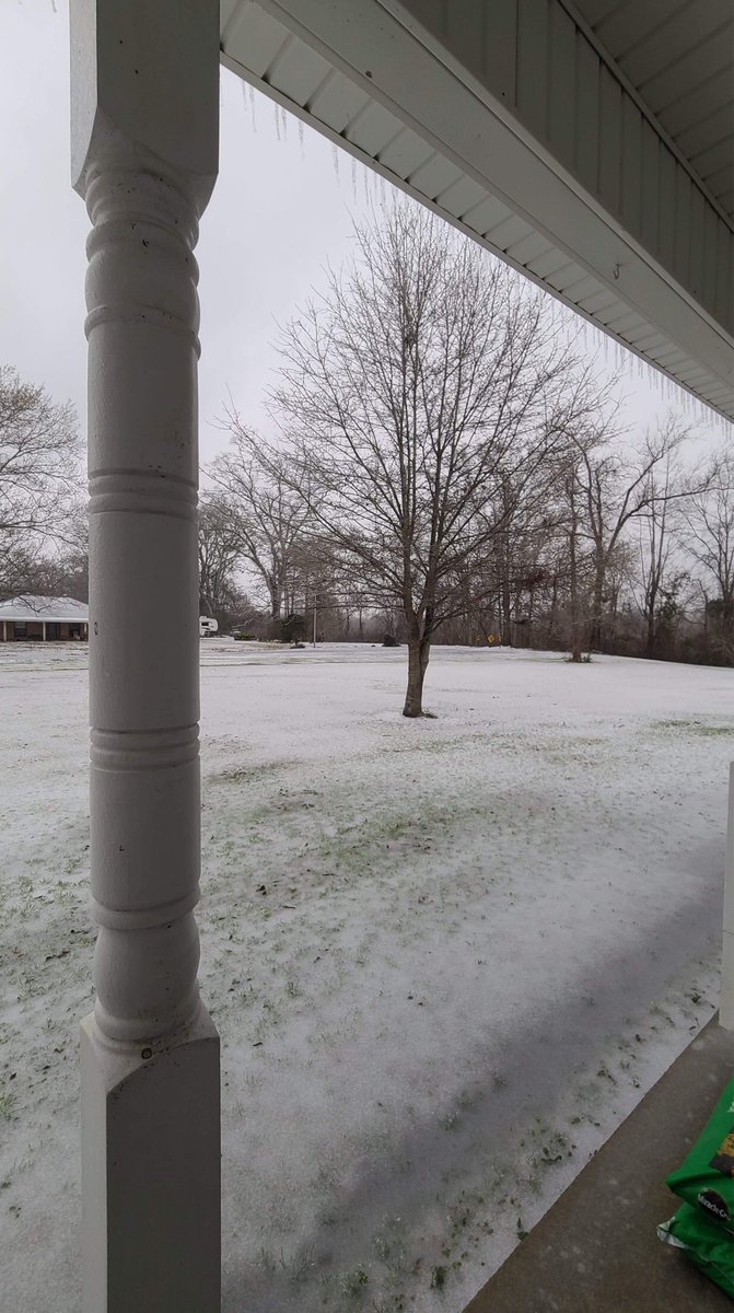 JonahMGilmore's tweet photo. #WinterStorm: Here’s a thread of #PointeCoupee pictures and videos. I love covering this community!
We’re starting off with a snowman and some ice covering a home. https://t.co/YfpiMdKYob