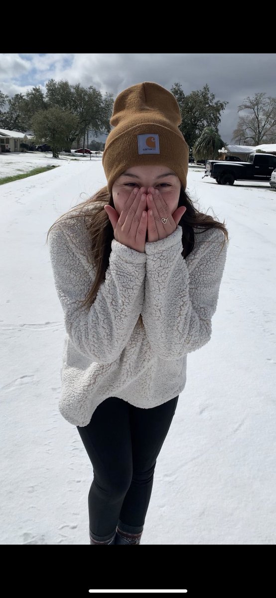 _LaRaeStanley_'s tweet photo. Baby’s first snow day🥰 February 2021 https://t.co/kksSB2jrM6