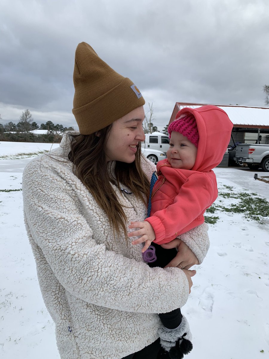 _LaRaeStanley_'s tweet photo. Baby’s first snow day🥰 February 2021 https://t.co/kksSB2jrM6