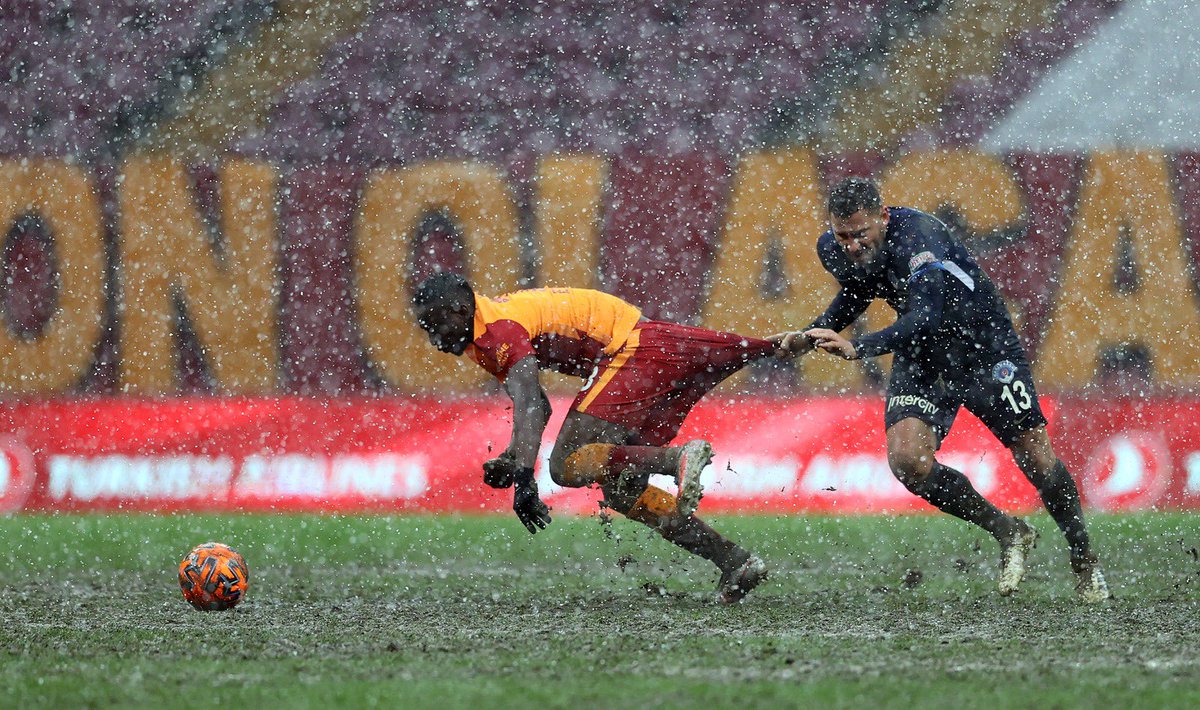 GalatasaraySK's tweet photo. 🤭😳 https://t.co/sTNDXV2En4