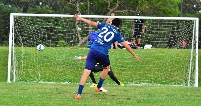 SpPostiglione's tweet photo. Va Flores vaaaGAAAAL🎯⚽️ 3️⃣x2️⃣ en la definición desde los 11 pasos y llegó la segunda 🏆 a la vitrina del Rodillero 🦵🏼 🇪🇪
Campeones Copa de Verano 2020 ☀️🌴🏆 
Luego de un partido digno de una final, raspado y con algún que otro enfrentamiento... https://t.co/K8a698jSUz