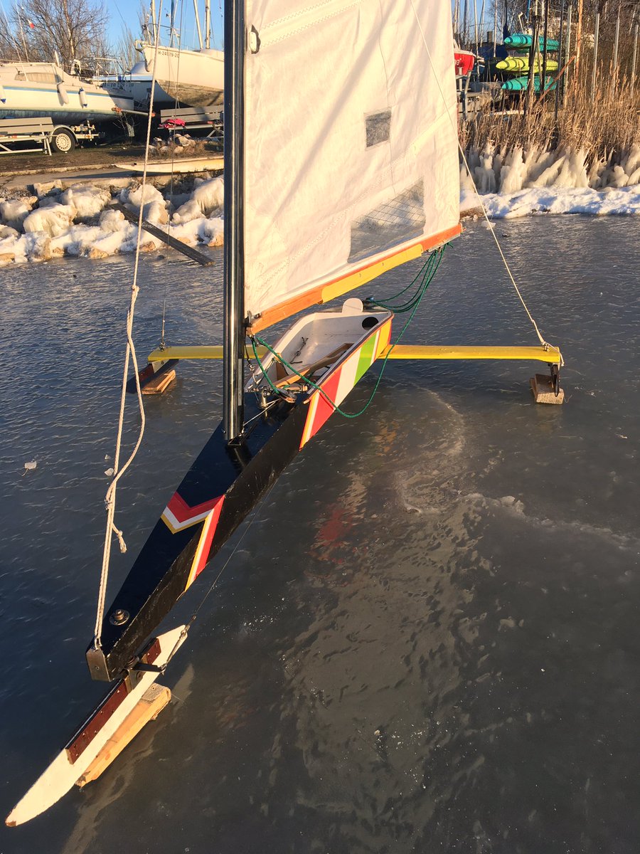 szanyaponthu's tweet photo. Szokványos hétfő délután a Velencei- tavon. 😊#icesailing cc:@TimCoronel 😉 https://t.co/SviQJ5XZog