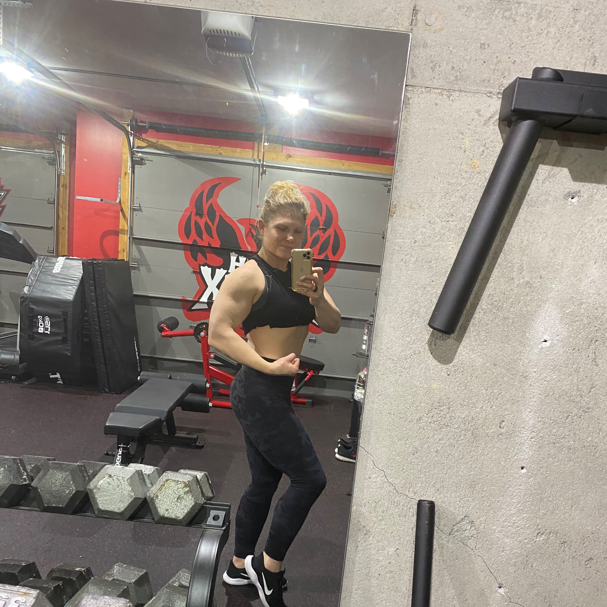 THE GLAMAZON on X This 40 year old soccer mother of two just broke her bench press PR. Somewhere a Phoenix gets her wings. https t Oc1dRFN2kl X