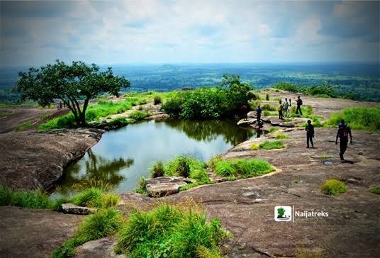 The Ado Awaye suspended lakeThere are just 2 in this world,one in Colorado,the USA and one in Ado Awaye,Iseyin local government area of Oyo stateA suspended lake is a stagnant water body found on a mountain so this is pretty coolA thread of my experience Kindly RT