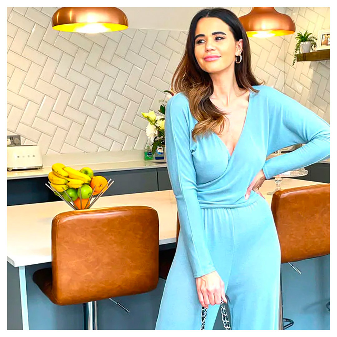 BellesofLondon1's tweet photo. HOME COMFORTS: Super soft, #cosy wrap #jumpsuit, brilliant for easy at #home #style!
Tap the link to view this B of London style via @SilkFred: https://t.co/7m5hFVaaSs
#athomestyle #comfortdressing #easytowear https://t.co/40nIJyB9D0