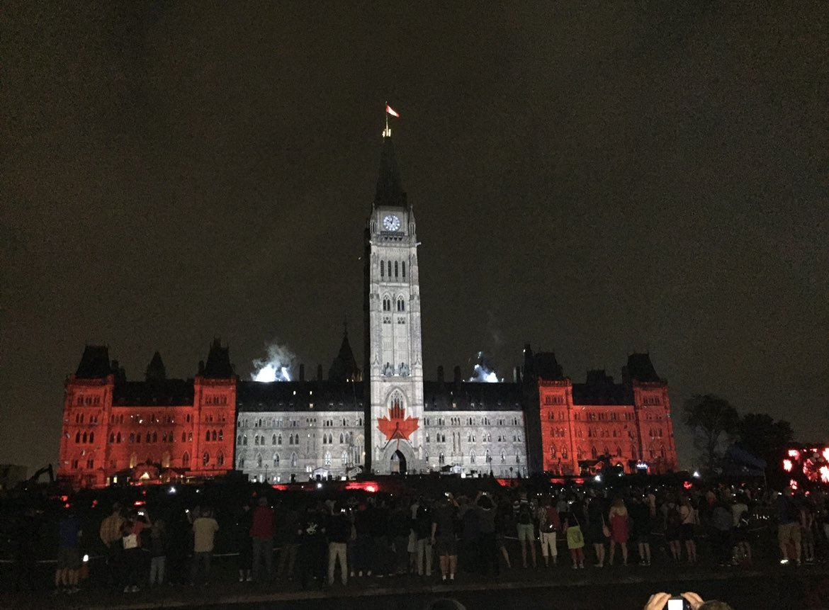 OCDSBISP's tweet photo. NATIONAL FLAG OF CANADA DAY. There is no better place to see the Canadian Flag then at the Parliament Buildings in Ottawa. @OCENETOttawa @capsiacepi @OASDI_AOCSI #StudyInCanada #studyottawa https://t.co/AJZmon9wAE